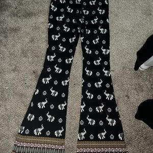 Mudd Clothing Womens Black elephant leggings